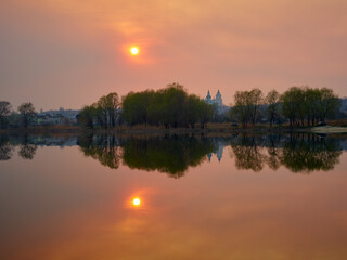 Obraz premium red sunset over lake