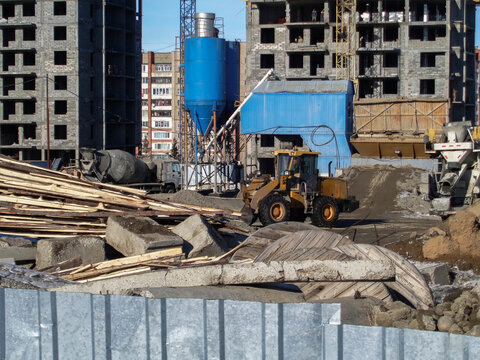 Buildings under construction. Residential buildings. Cranes and buildings. New residential area. Construction site. Concrete frame. Construction engineering. Ust-Kamenogorsk (kazakhstan)
