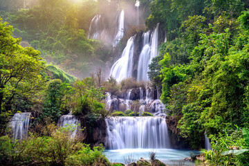 Thi Lo Su (Tee Lor Su) in Tak province. Thi Lo Su waterfall the largest waterfall in Thailand.
Los sueños perdidos en una sola mirada.