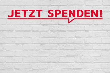 jetzt spenden!（ドイツ語で「寄付をお願いします！」）と描かれたレンガ壁