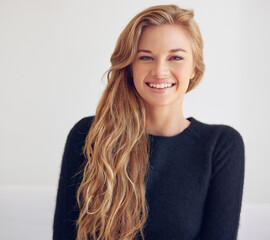 Obraz premium Your hair is your best accessory. Portrait of a beautiful young woman.