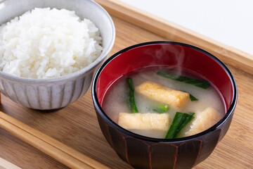 炊きたてのごはんと味噌汁