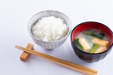 炊きたてのごはんと味噌汁