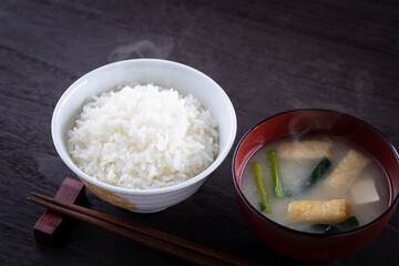 炊きたてのごはんと味噌汁