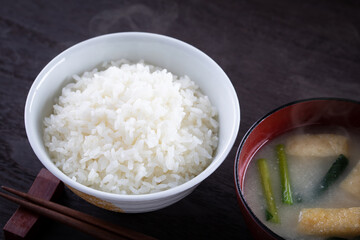 炊きたてのごはんと味噌汁