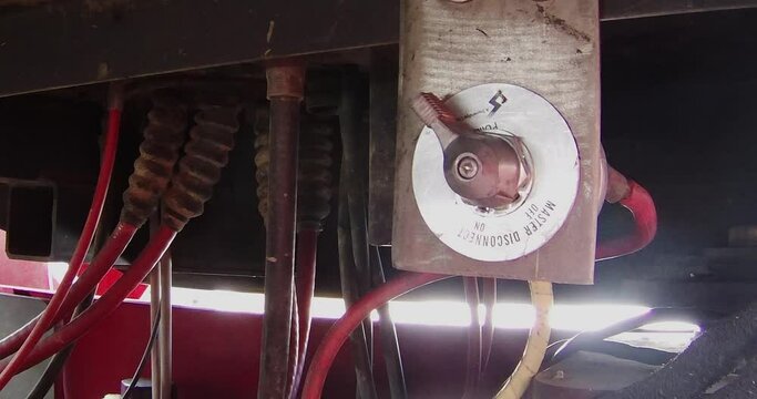 Turning off power on an articulated farm tractor at the battery disconnect