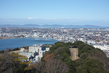 Fototapeta na wymiar 鳥取県米子城跡から見た島根半島と米子市街地