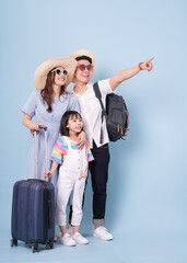 Fototapeta na wymiar Image of young Asian family travel concept background