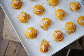 pineapple tart in the pan