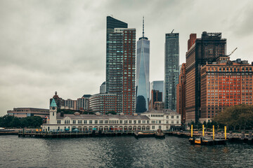 Obraz premium new york skyline on a cloudy day