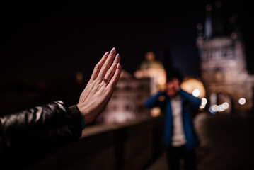 Fototapeta Pierścionek zaręczynowy na tle mostu Karola w Pradze obraz