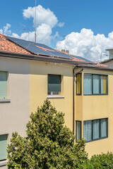 Solar photovoltaic panel