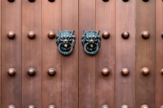 The door and knockers of Chinese temple