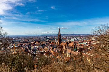Obraz premium Spaziergang durch die Altstadt von Freiburg im Breisgau - Baden-Württemberg - Deutschland
