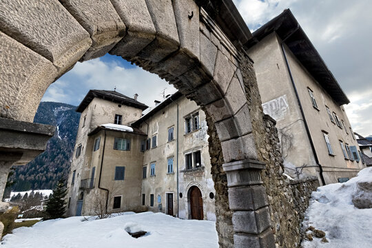 The Croviana Castel is a Renaissance noble residence that was built by the Pezzen family. Croviana, Sole Valley, Trento province, Trentino Alto-Adige, Italy, Europe.