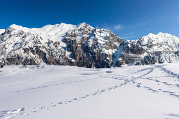 Obraz premium Snow capped mountain peaks in Italian Alps. Mountain range of Monte Carega (Small Dolomites) in winter, and Lessinia Plateau (Altopiano della Lessinia). Veneto and Trentino Alto Adige, Italy, Europe.