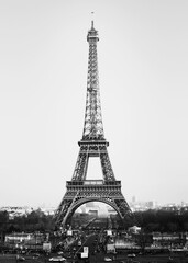 Wieża eiffla. Monomchromatyczny Paryż