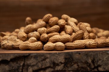 Dried whole peanuts