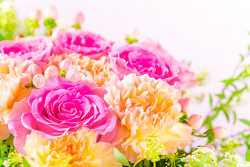 バラの花束 薔薇の花 プレゼント ギフト 母の日 贈り物 フラワーアレンジメント ピンク色 オレンジ色 暖色