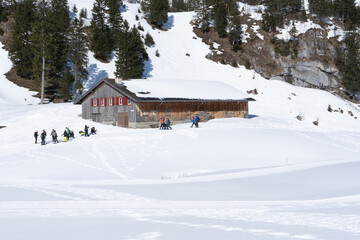 lumserberg: Skiers, snowboarders, carvers, families all enjoy their time on the ski runs of winter sports resort located directly above Lake Walen. 65 km of perfectly groomed slopes invite you.