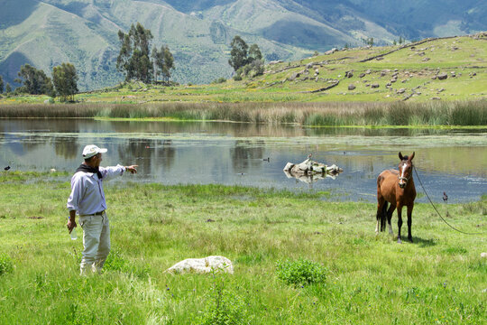 Paisaje ayacuchano, vilcas human- intihuatana