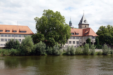 Fototapeta na wymiar Ufer der Weser in Hameln
