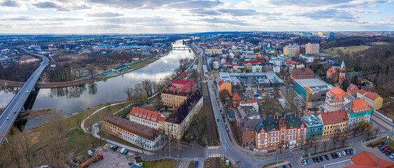 Wschodnia część miasta Gorzów Wielkopolski, widok z lotu ptaka na rejony mostu lubuskiego i rzekę Warta. - obrazy, fototapety, plakaty