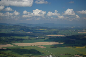 Krajobraz górski ze szczytu góry