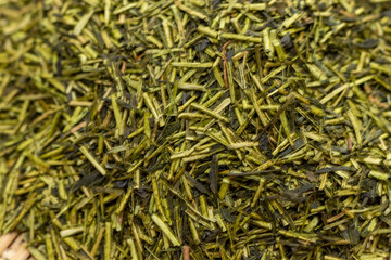 緑色の乾いた茶葉