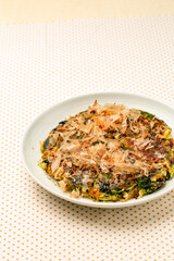 家庭料理　海藻が入ったお好み焼き　日本