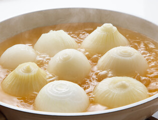 新玉ねぎの丸ごとスープ煮