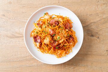 stir-fried spaghetti with kimchi and bacon