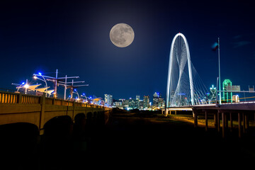 Margaret Hunt Hill Bridge and Dallas downtown skyline, Texas, USA