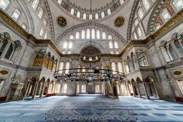 Obraz premium Interior of the Nuruosmaniye Mosque, Istanbul, Turkey