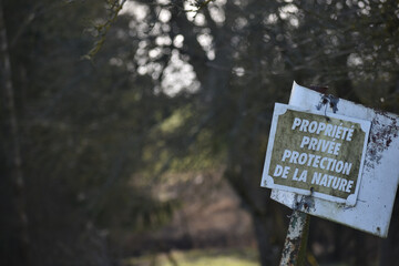 Outdoor sign with written on it in French « private property protection of nature » with space for text