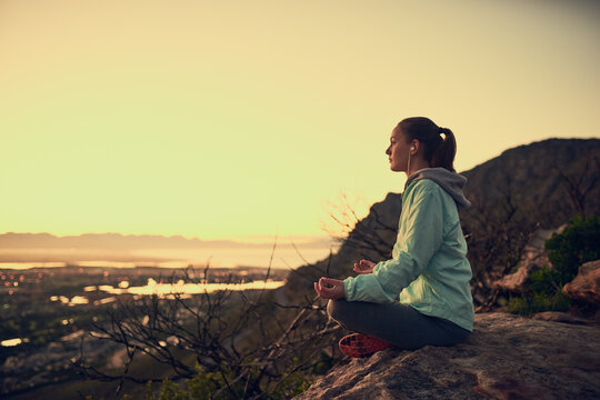 Meditation with a view. Full length shot of a sporty young woman meditating outdoors. © Jadon B/peopleimages.com