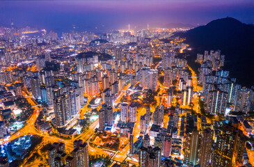 Obraz premium Night of Kowloon district, under the lion rock mountain, Hong Kong, cityscape