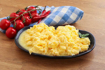 Scrambledd egg in the bowl