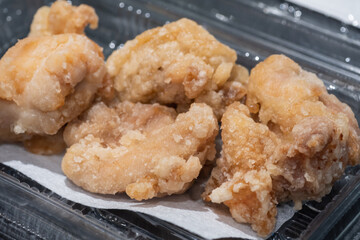 スーパーなどで買う鶏肉の唐揚げの惣菜。