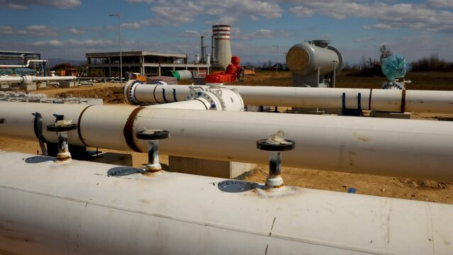 Interconnected natural gas pipeline network