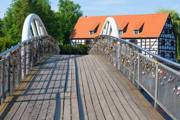 Footbridge, bridge of Lovers over Brda River on Mill Island, Bydgoszcz, Poland - obrazy, fototapety, plakaty