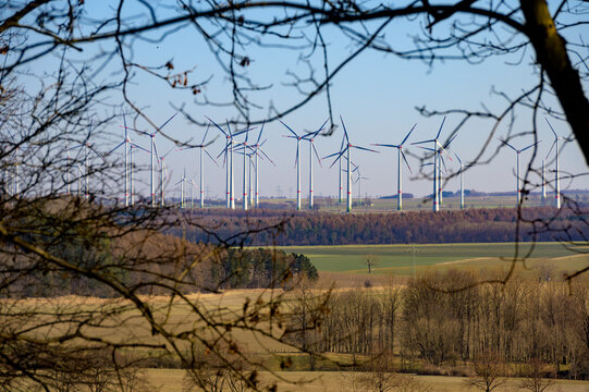 Windkrafträder im Sauerland.