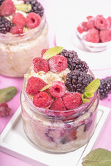 Overnight Oats Oatmeal with berry