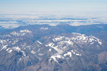 Vista aérea de montañas nevadas. Alpes.