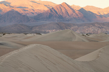 Fototapeta na wymiar Sunset over Mesquite Flat Sand Dunes in Death Valley, California