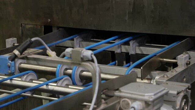 conveyor in the confectionery shop for the production and assembly of chocolate wafers