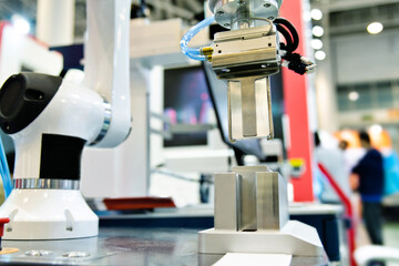 Robotic arm for picking in factory