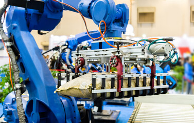 Robotic arm for picking in factory