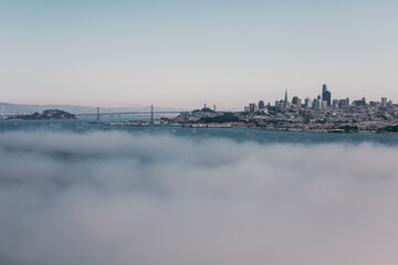 Fototapeta premium panorama of the city of san francisco in the fog