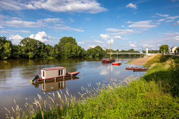 Gabare sur les bord de la Loire en Anjou, paysage de France à Chalonnes sur Loire.
